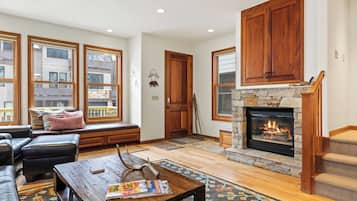 Apartment (3 Bedrooms) | Front of property