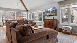 Unclassified image, 4 of 28, button - Ghostriders 10 by Avantstay Penthouse Suite w/ Large Patio & Mountain Views! (Telluride)