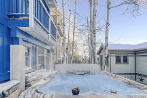 Outdoor spa tub - Murdock by Avantstay Cozy Townhouse w/ Hot Tub Walk To Park City Mountain! (Park City)