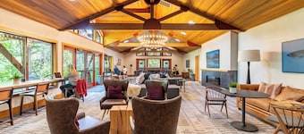 Wolfe by AvantStay | 5mins NorthStar! Fireplace, 2 Private Decks!