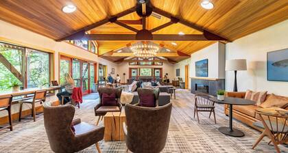 Wolfe by AvantStay | 5mins NorthStar! Fireplace, 2 Private Decks!