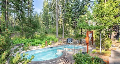 Wolfe by Avantstay 5mins Northstar! w/ Hot Tub, Fireplace, 2 Private Decks!