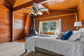 2 Schlafzimmer, Schreibtisch, Bügeleisen/Bügelbrett, Bettwäsche