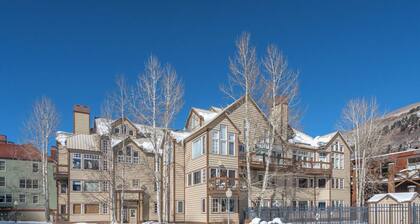 Etta Place Too 113 by Avantstay Close to Town & The Slopes! In Complex w/ Communal Pool & Hot Tub