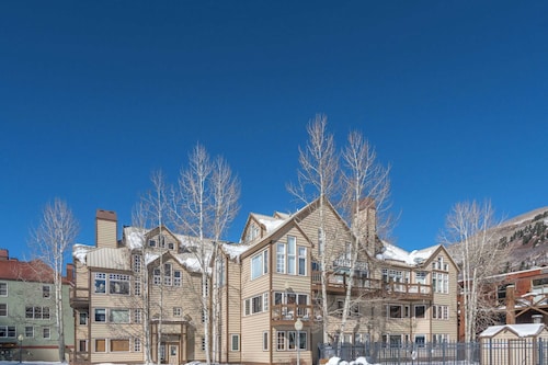 Etta Place Too 113 by Avantstay Close to Town & The Slopes! In Complex w/ Communal Pool & Hot Tub