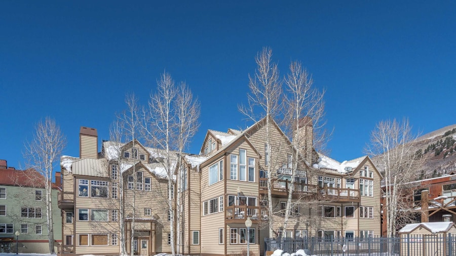 Etta Place Too 113 by Avantstay Close to Town & The Slopes! In Complex w/ Communal Pool & Hot Tub
