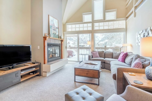 Etta Place Too 113 by Avantstay Close to Town & The Slopes! In Complex w/ Communal Pool & Hot Tub