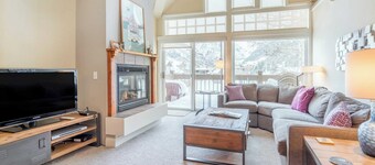 Etta Place Too 113 by Avantstay Close to Town & The Slopes! In Complex w/ Communal Pool & Hot Tub