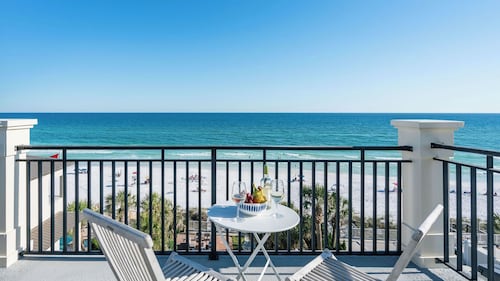 Promenade by Avantstay Beach Front Mansion w/ Breathtaking Views & Pool!