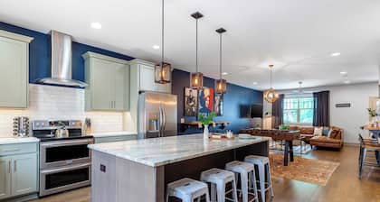 Waverly by Avantstay Nashville-inspired Townhome w/ Luxury Kitchen, Pool Table