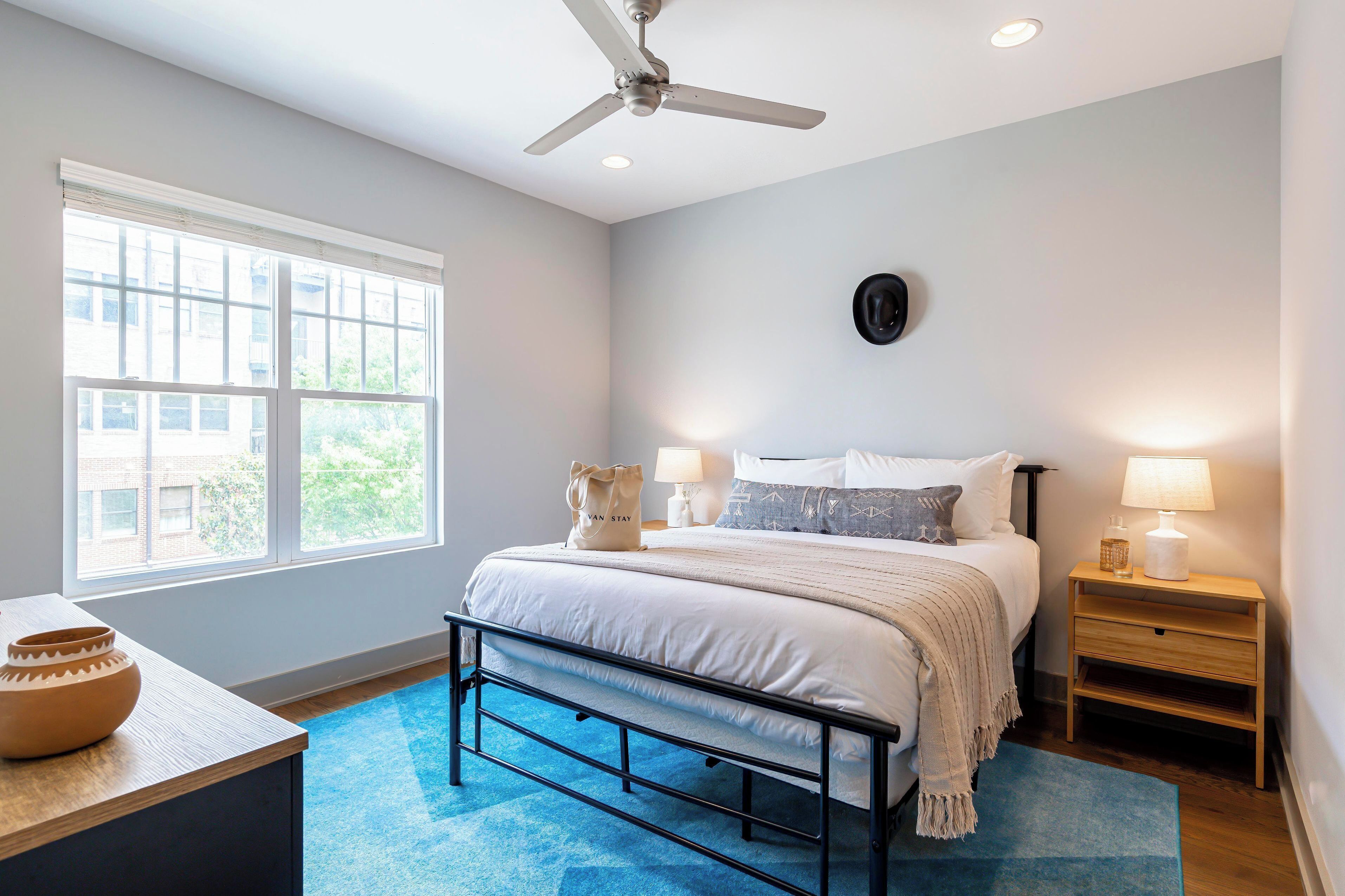 3 bedrooms, iron/ironing board, bed sheets