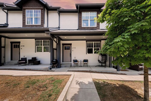 Waverly by Avantstay Nashville-inspired Townhome w/ Luxury Kitchen, Pool Table