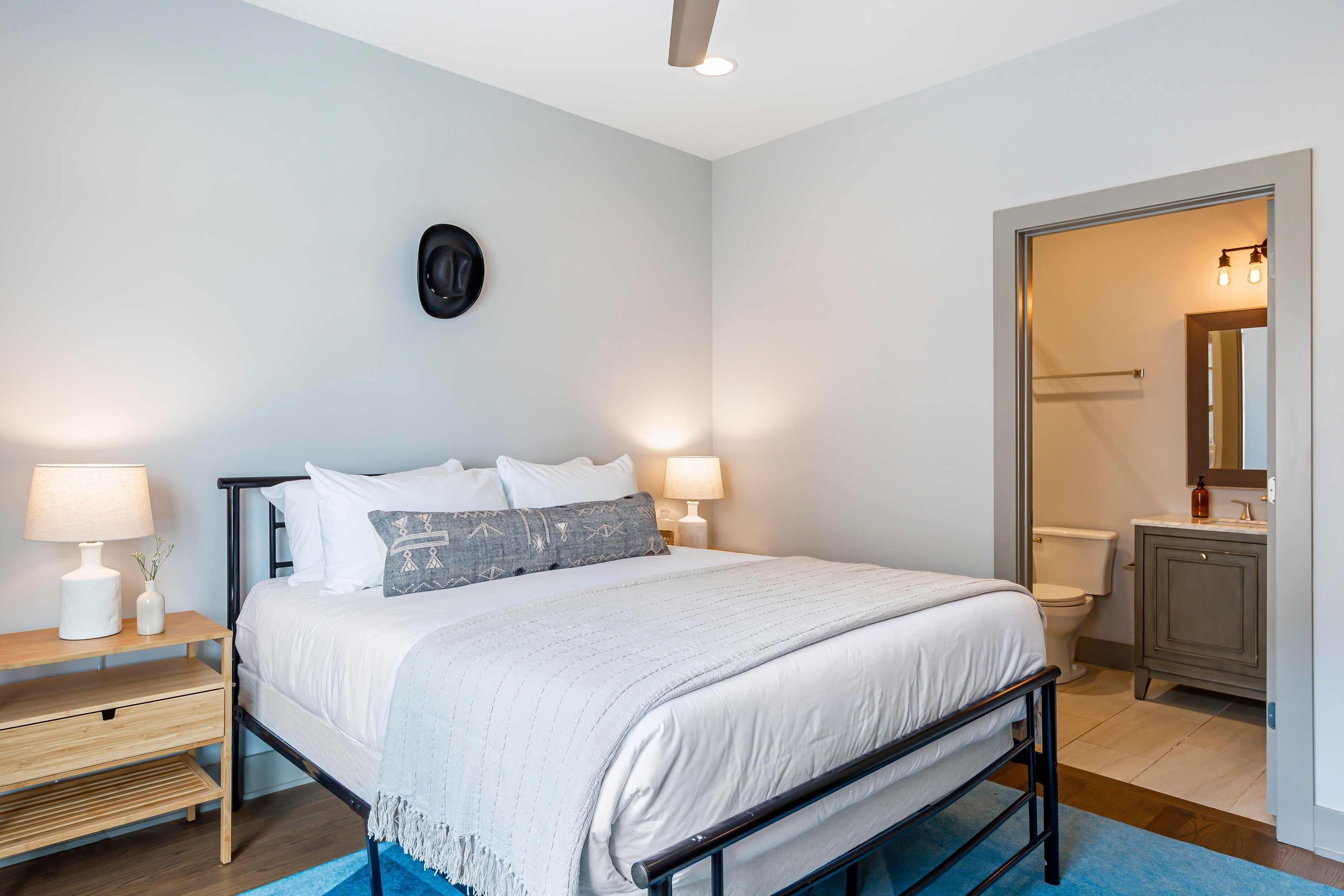 Waverly by Avantstay Nashville-inspired Townhome w/ Luxury Kitchen, Pool Table