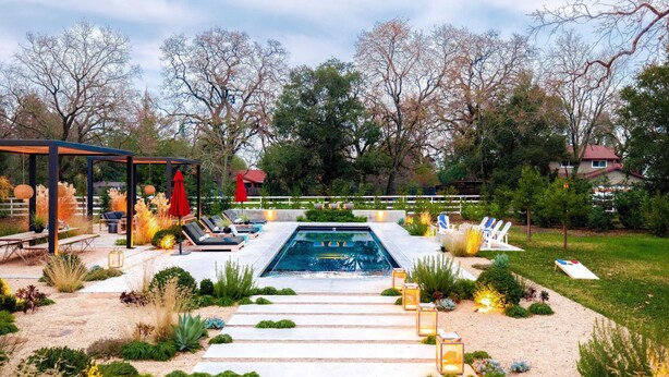 A pool area with a clear pathway, lounge chairs, and a pergola. - Marquee By Avantstay Modern Stylish Estate w/ Pool & Entertainers Courtyard (Sonoma)