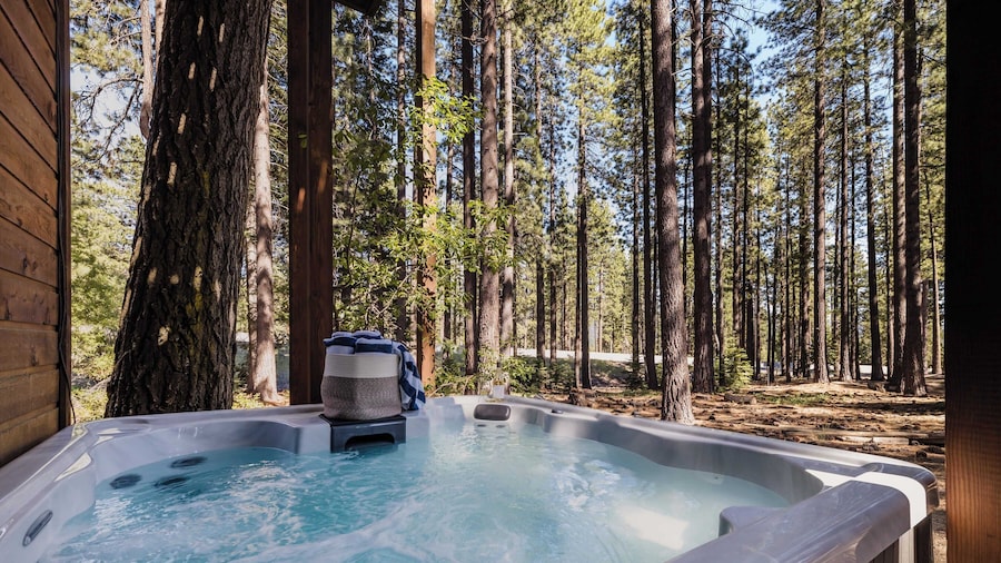 Tarly by Avantstay 5mins To Diamond Peak Skiing w/ Hot Tub in Incline Village