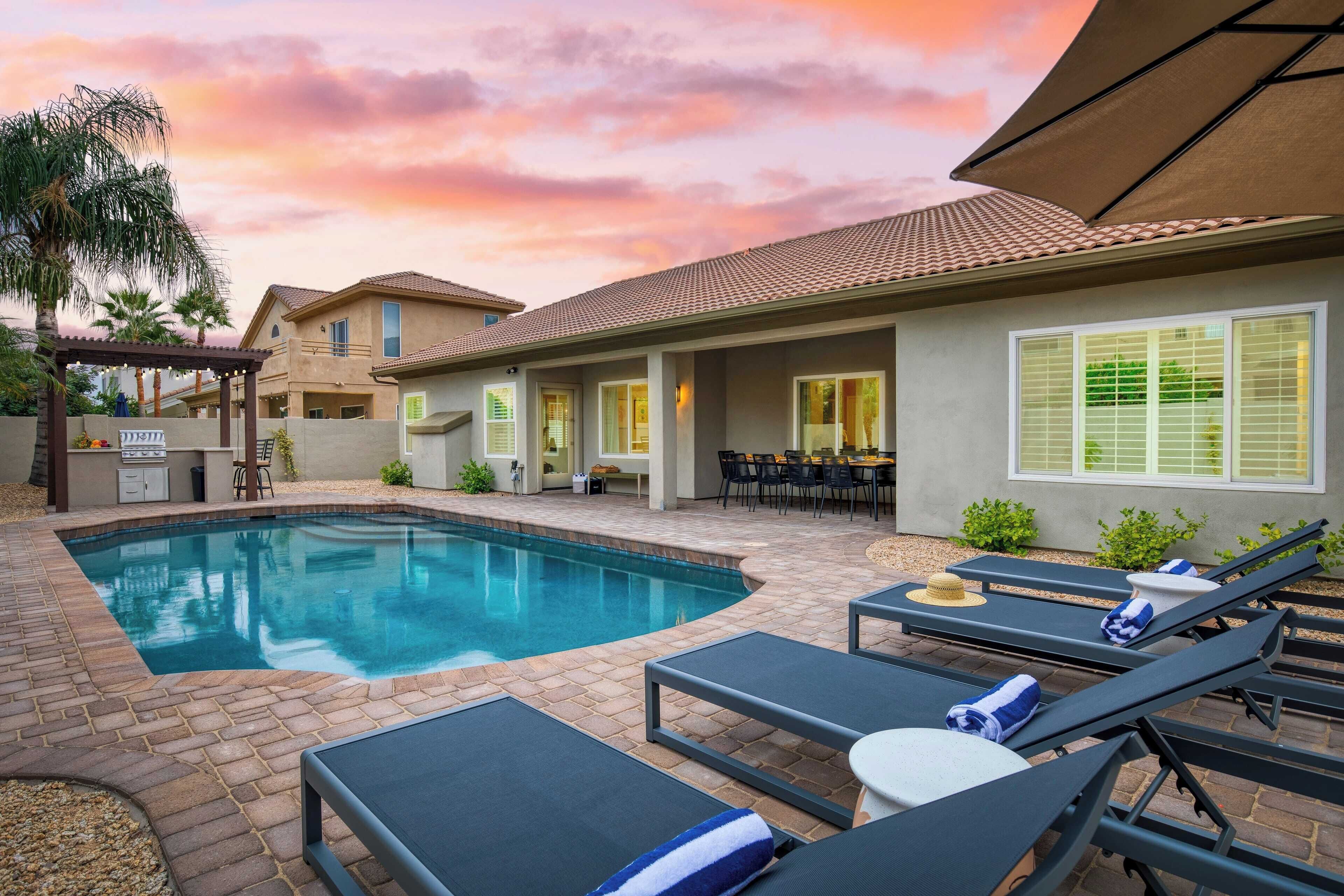 House (4 Bedrooms) | Depan hartanah