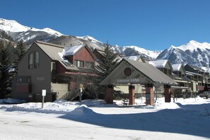 Exterior - Cimarron Lodge 27 by Avantstay Ski-in/ski-out Property in Complex w/ Two Hot Tubs! Permit#10026 (Telluride)
