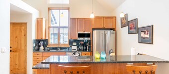 Owl Meadows 24 by Avantstay Walking Distance to Town & Slopes!