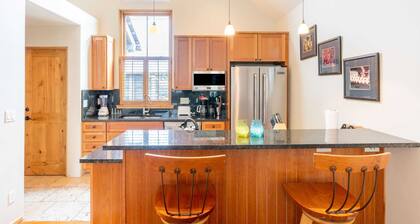 Owl Meadows 24 by Avantstay Walking Distance to Town & Slopes!