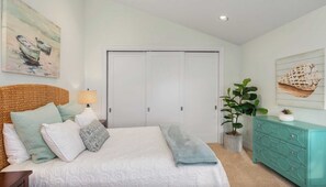 Rumah (4 Bedrooms) | 4 kamar tidur, setrika/meja setrika, dan seprai linen