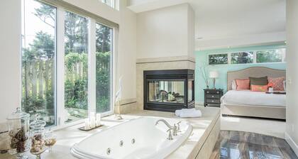 Villa Manzanita by Avantstay Hot Tub, 1 Block to Beach/town, Chef's Kitchen