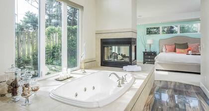 Villa Manzanita by Avantstay Hot Tub, 1 Block to Beach/town, Chef's Kitchen