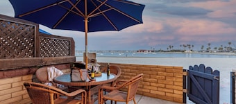 Bay View II by Avantstay Ocean View Mission Beach Home on the Sand!