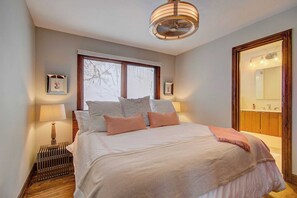 3 bedrooms, iron/ironing board, bed sheets - Hillside Overlook by Avantstay Quiet Mountain Getaway w/ Incredible Views! (Park City)