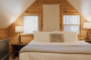 3 bedrooms, desk, bed sheets - Aster by Avantstay Classic Kings Beach Cottage In The Of North Shore (Kings Beach)