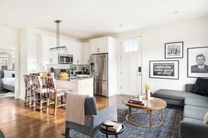 Interior - Hart Suite Buyout 3 by Avantstay Two Town House Buyout w/ Modern Amenities in Nashville! (Nashville)