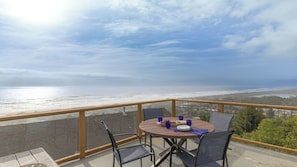Interior - Blue Horizon by Avantstay Panoramic Views of the Ocean w/ Entertainers Patio (Rockaway Beach)