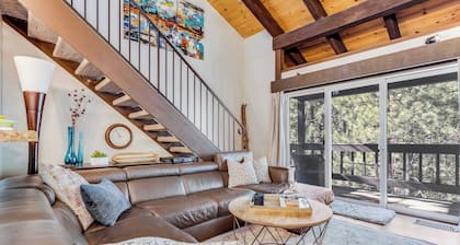 Pinegrove by Avantstay Beautiful Villas Condo Just Outside Tahoe City!