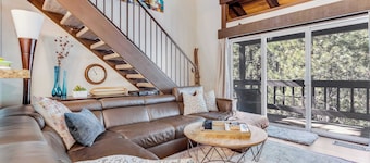 Pinegrove by Avantstay Beautiful Villas Condo Just Outside Tahoe City!