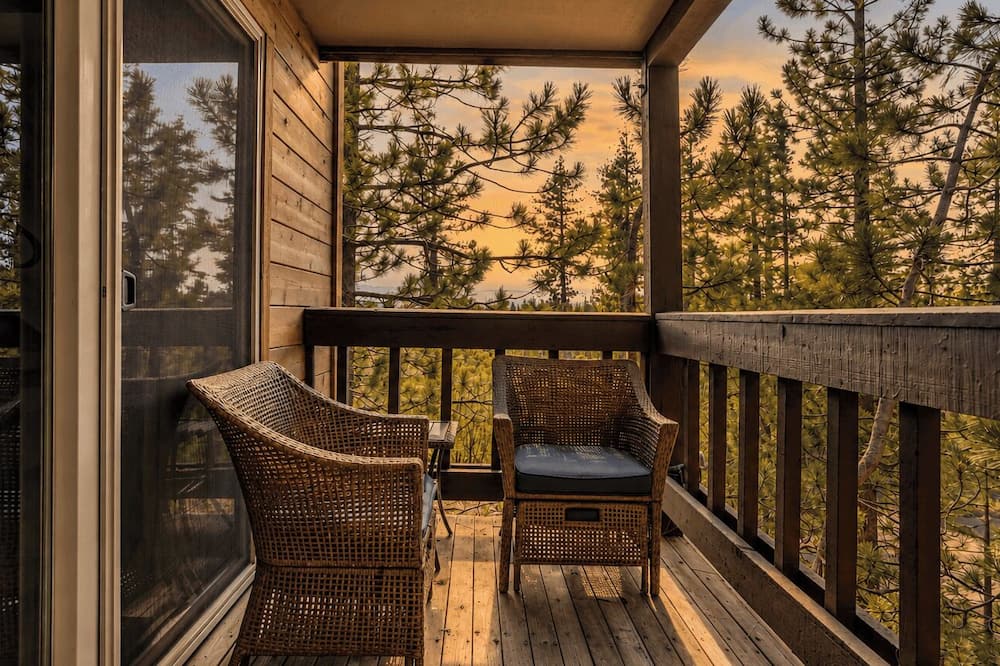 Pinegrove by Avantstay Beautiful Villas Condo Just Outside Tahoe City! - Dollar Point, CA