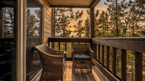 Pinegrove by Avantstay Beautiful Villas Condo Just Outside Tahoe City!