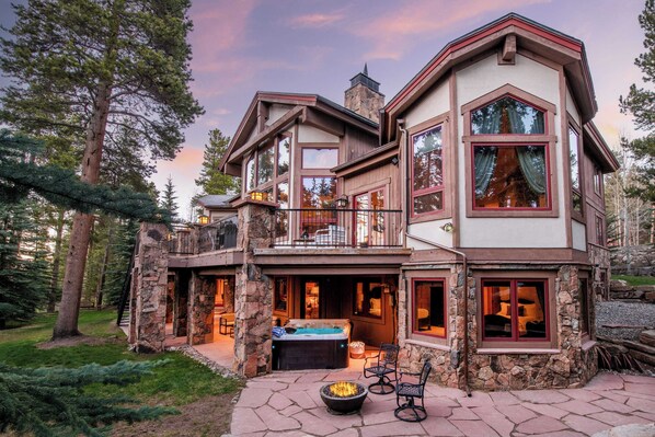 Villa (Multiple Bedrooms) | Front of property