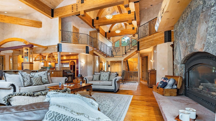 Cherry Ridge by Avantstay Incredible Mountain Mansion w/ Game Room, Hot Tub & Views!!