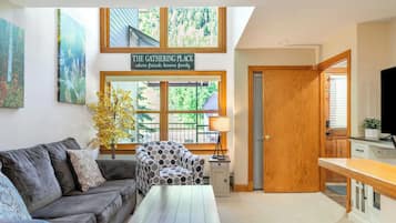 Apartment (3 Bedrooms) | Front of property