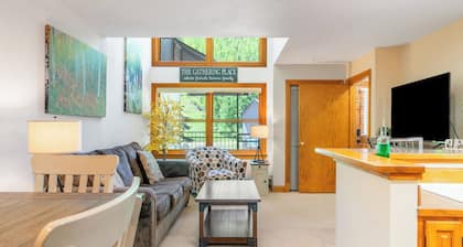 Cimarron Lodge 14 by Avantstay Ski-in/ski-out Property in Complex w/ Two Hot Tubs! Permit#3601