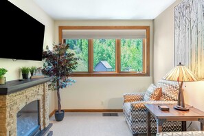 Apartment (3 Bedrooms) | Interior - Cimarron Lodge 14 by Avantstay Ski-in/ski-out Property in Complex w/ Two Hot Tubs! Permit#3601 (Telluride)