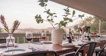 Vino Blanco by Avantstay Private Wine Country Home w/ Mtn Views & Deck