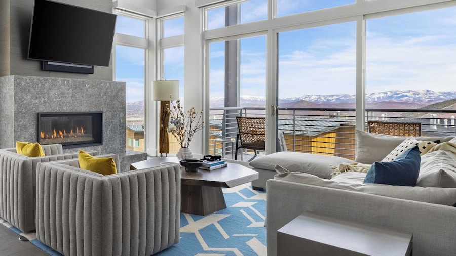 Silverado by Avantstay Snowboarder's & Skiers Paradise w/ Hot Tub, Views & Easy Slope Access!