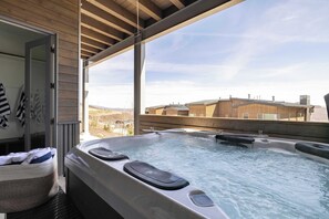 House (4 Bedrooms) | Interior - Silverado by Avantstay Snowboarder's & Skiers Paradise w/ Hot Tub, Views & Easy Slope Access! (Park City)