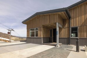 House (4 Bedrooms) | Interior - Silverado by Avantstay Snowboarder's & Skiers Paradise w/ Hot Tub, Views & Easy Slope Access! (Park City)