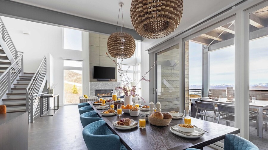 Silverado by Avantstay Snowboarder's & Skiers Paradise w/ Hot Tub, Views & Easy Slope Access!