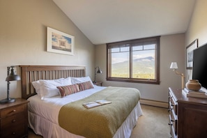 House (4 Bedrooms) | Interior - Twin Chutes by Avantstay Beautiful Ski in Ski out Condo w/ Access to Hot Tub & Gym (Breckenridge)