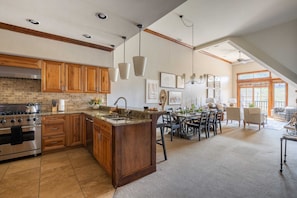 Talo (4 Bedrooms) | Sisätilat
