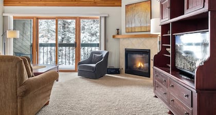 Riverside Condos A102 by Avantstay Condo Close To Downtown, Town Park & Ski Lift #8
