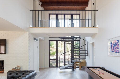 Mataro by Avantstay Large & Elegant Home in Santa Rosa w/ Hot Tub & Games