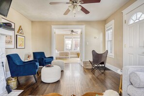 55-inch TV with digital channels, streaming services - Louise by Avantstay Cute Nashville Home w/ Large Yard & Firepit! (Nashville)